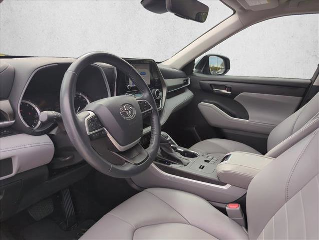 Used 2023 Toyota Highlander XLE image 5