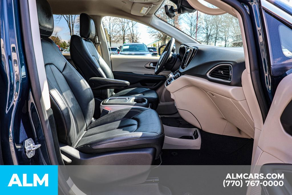 Used 2024 Chrysler Pacifica Touring-L image 23