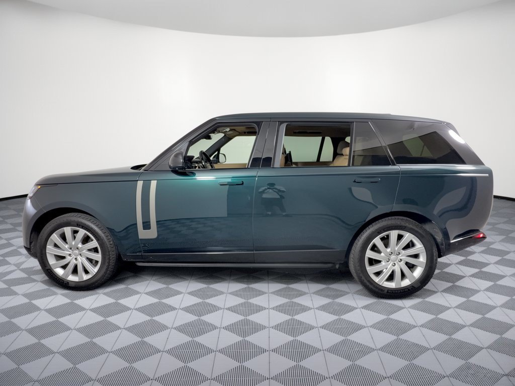Used 2023 Land Rover Range Rover Long Wheelbase SE AWD/4WD image 2