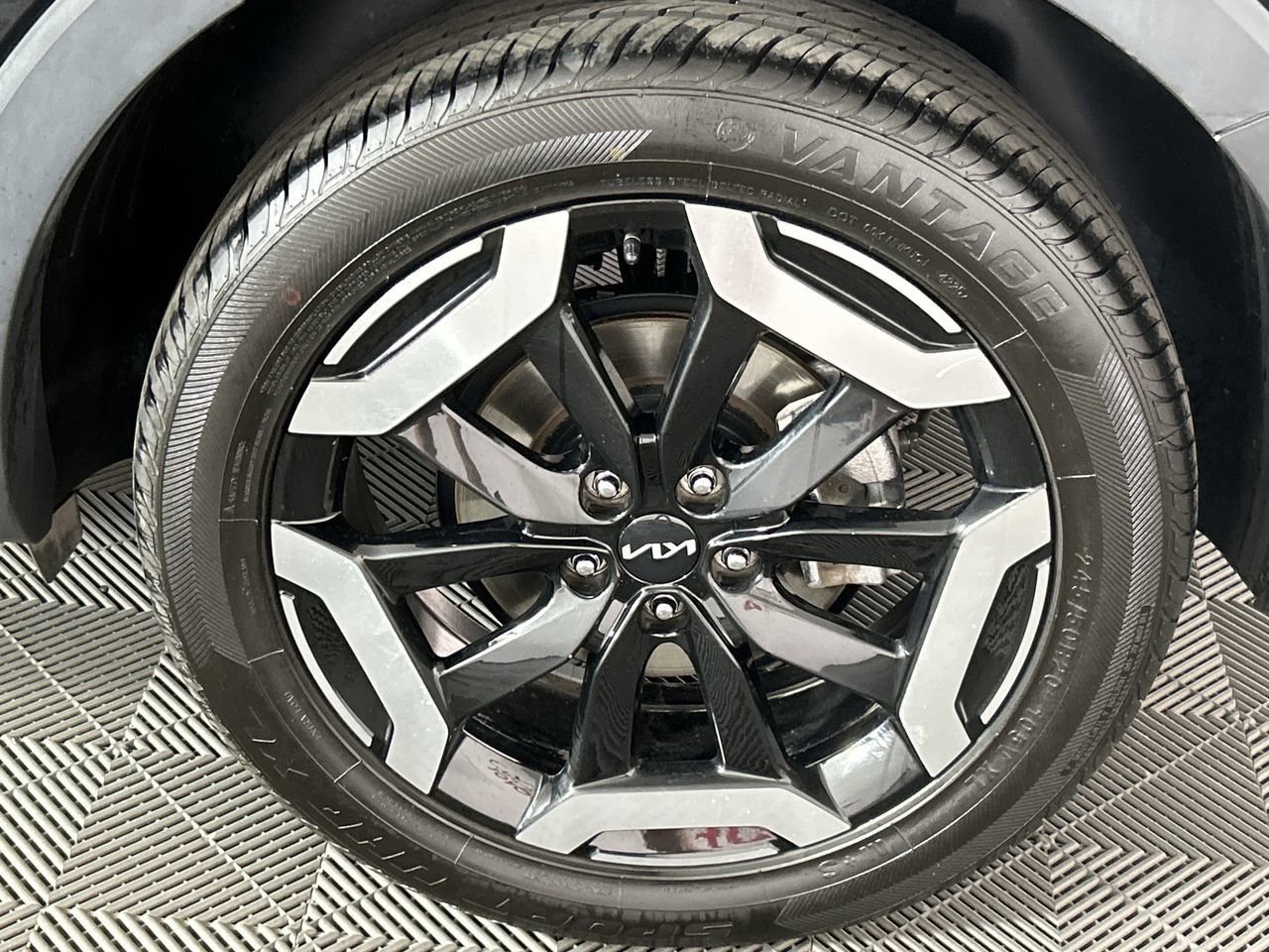 Used 2025 Kia Telluride S AWD/4WD image 10