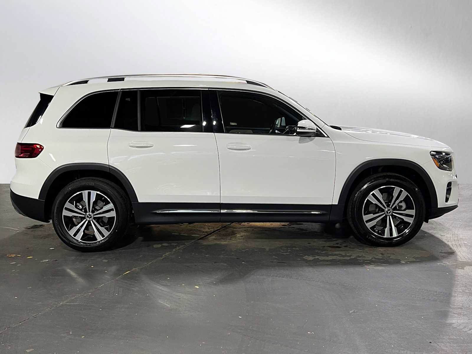 Certified 2025 Mercedes-Benz GLB 250 4MATIC image 2