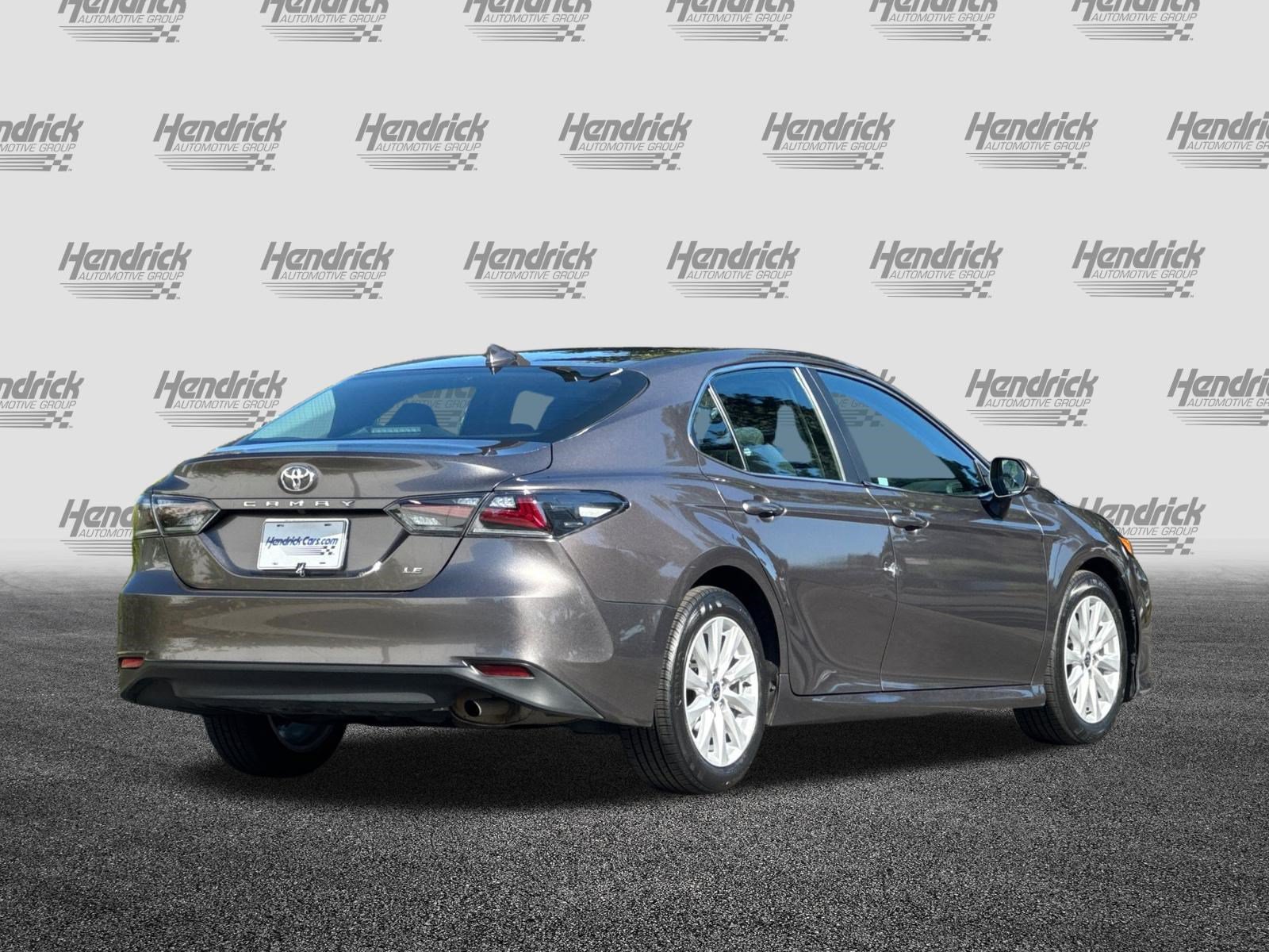 Used 2020 Toyota Camry LE FWD image 5