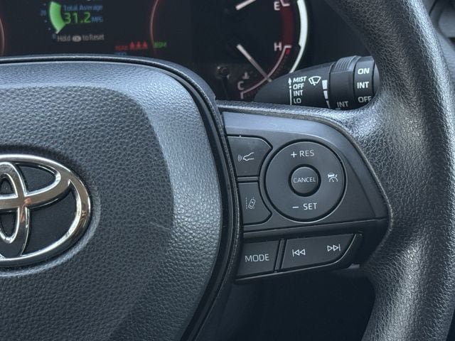 Used 2025 Toyota RAV4 XLE FWD image 15