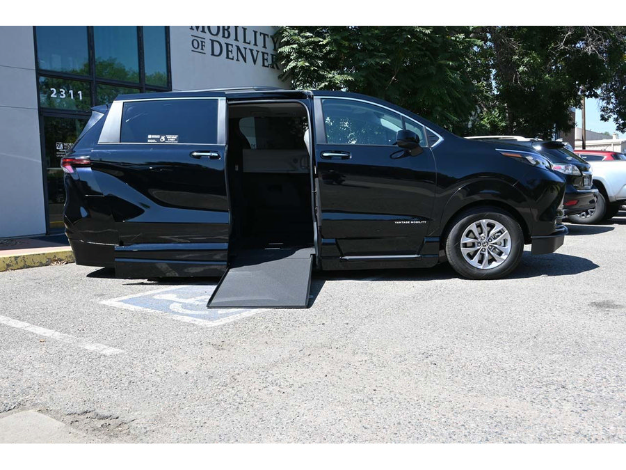 New 2025 Toyota Sienna XLE w/ XLE Plus Package AWD/4WD image 17