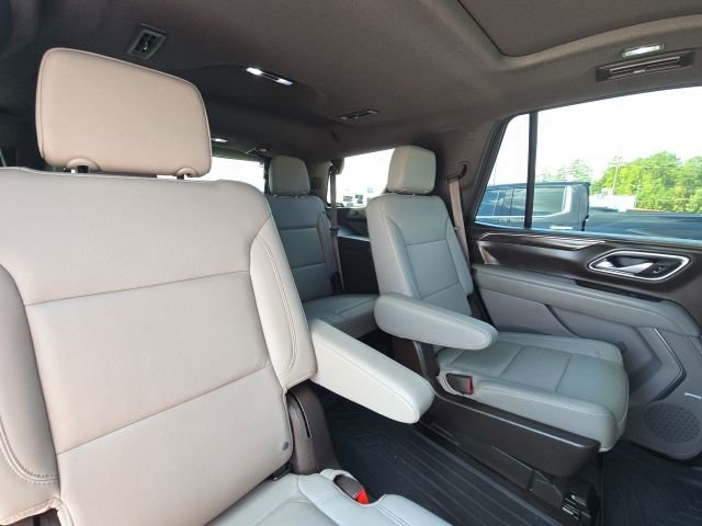 Used 2023 Chevrolet Tahoe Z71 w/ Luxury Package AWD/4WD image 17