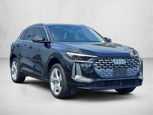 Certified 2025 Audi Q5 Premium AWD/4WD image 3