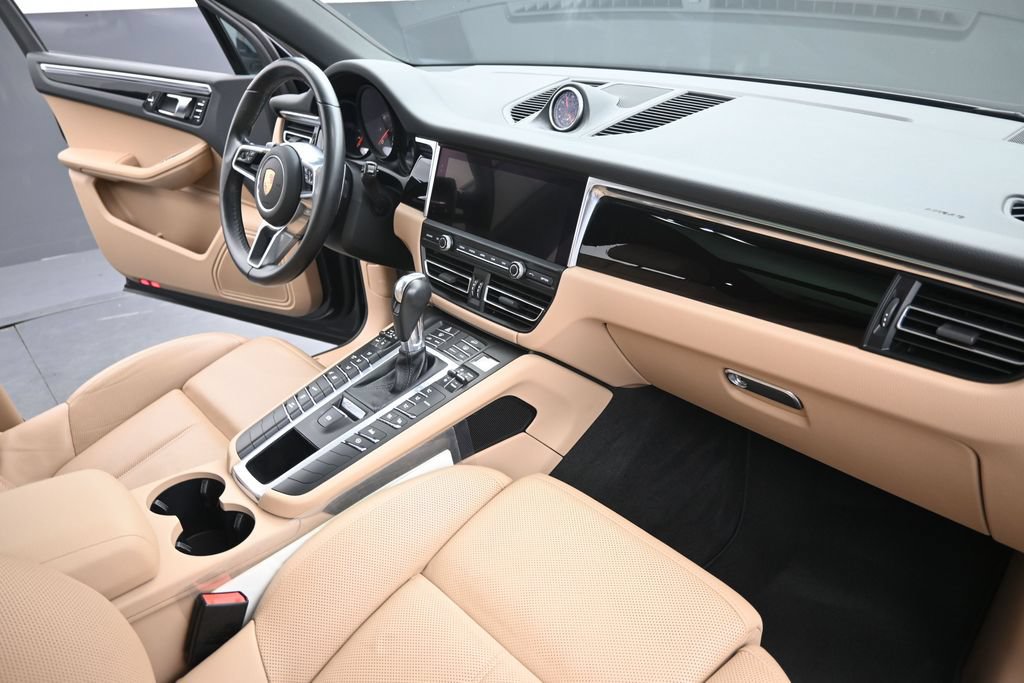 Certified 2021 Porsche Macan AWD/4WD image 19