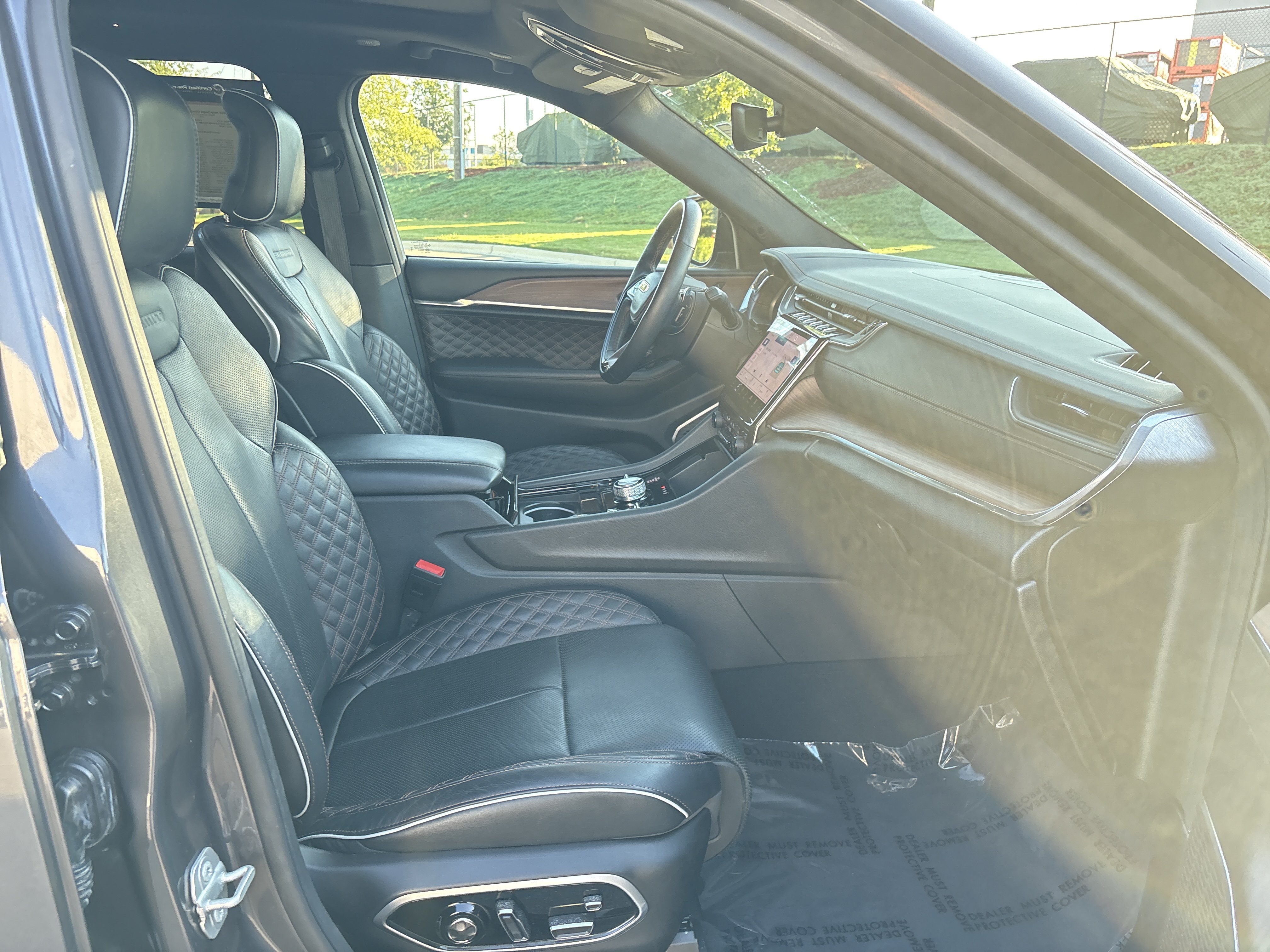 Used 2025 Jeep Grand Cherokee Summit w/ Obsidian Package AWD/4WD image 25