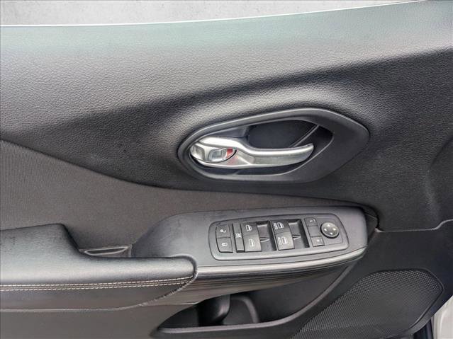 Used 2016 Jeep Cherokee Latitude image 11