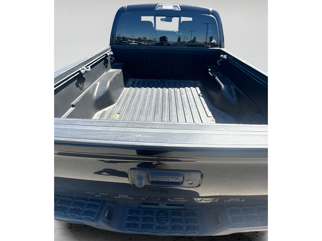 Used 2019 Toyota Tacoma TRD Off-Road w/ Technology Package AWD/4WD image 9