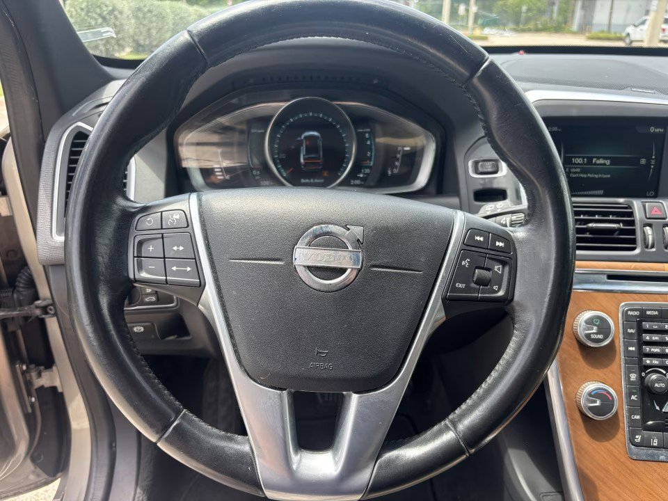 Used 2015 Volvo XC60 T5 Platinum FWD image 18