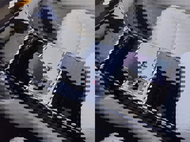 Used 2025 Land Rover Range Rover Long Wheelbase Autobiography image 19