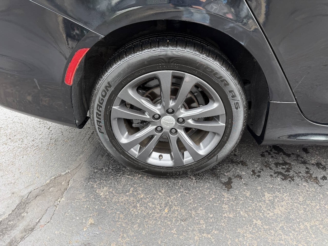 Used 2016 Chrysler 200 Limited FWD image 10