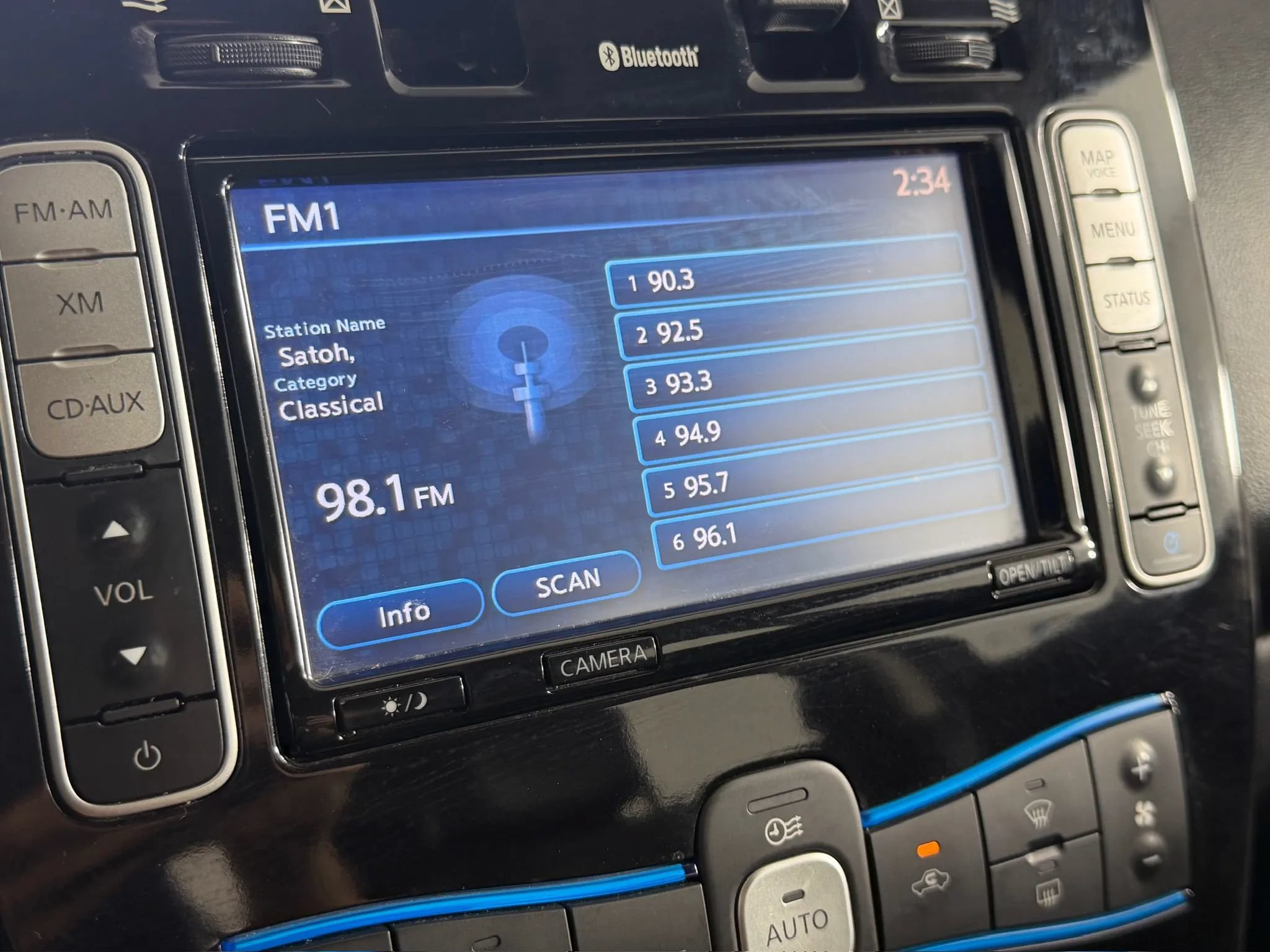 Used 2013 Nissan Leaf SL w/ Premium Pkg FWD image 35