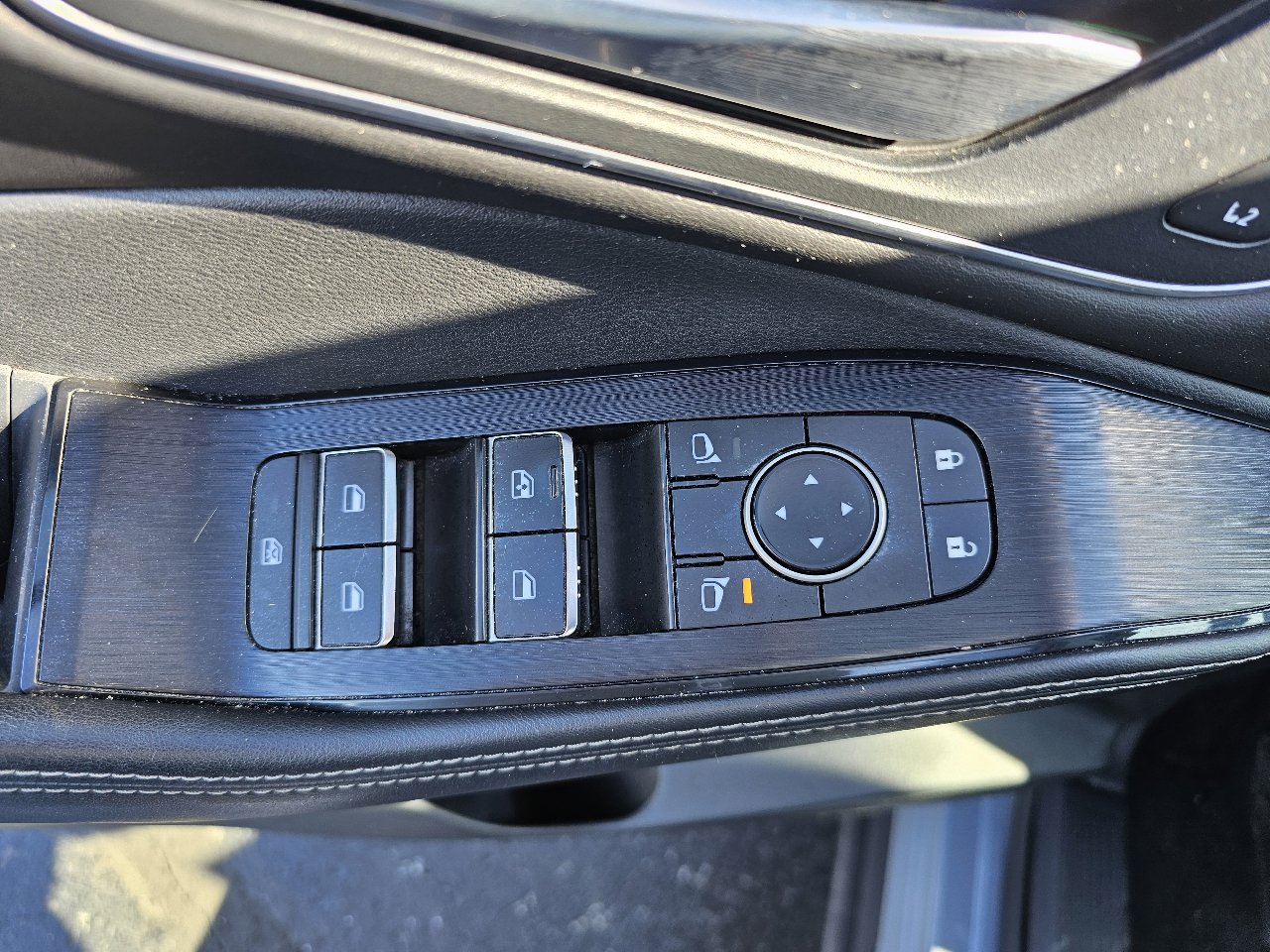 Used 2021 Nissan Rogue SL w/ Premium Package image 5