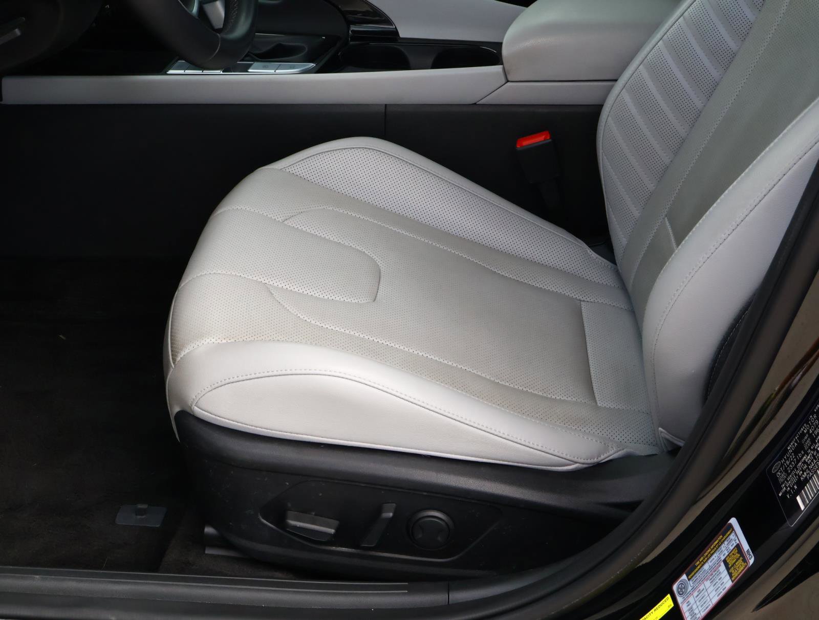 Used 2023 Hyundai Elantra Limited FWD image 9