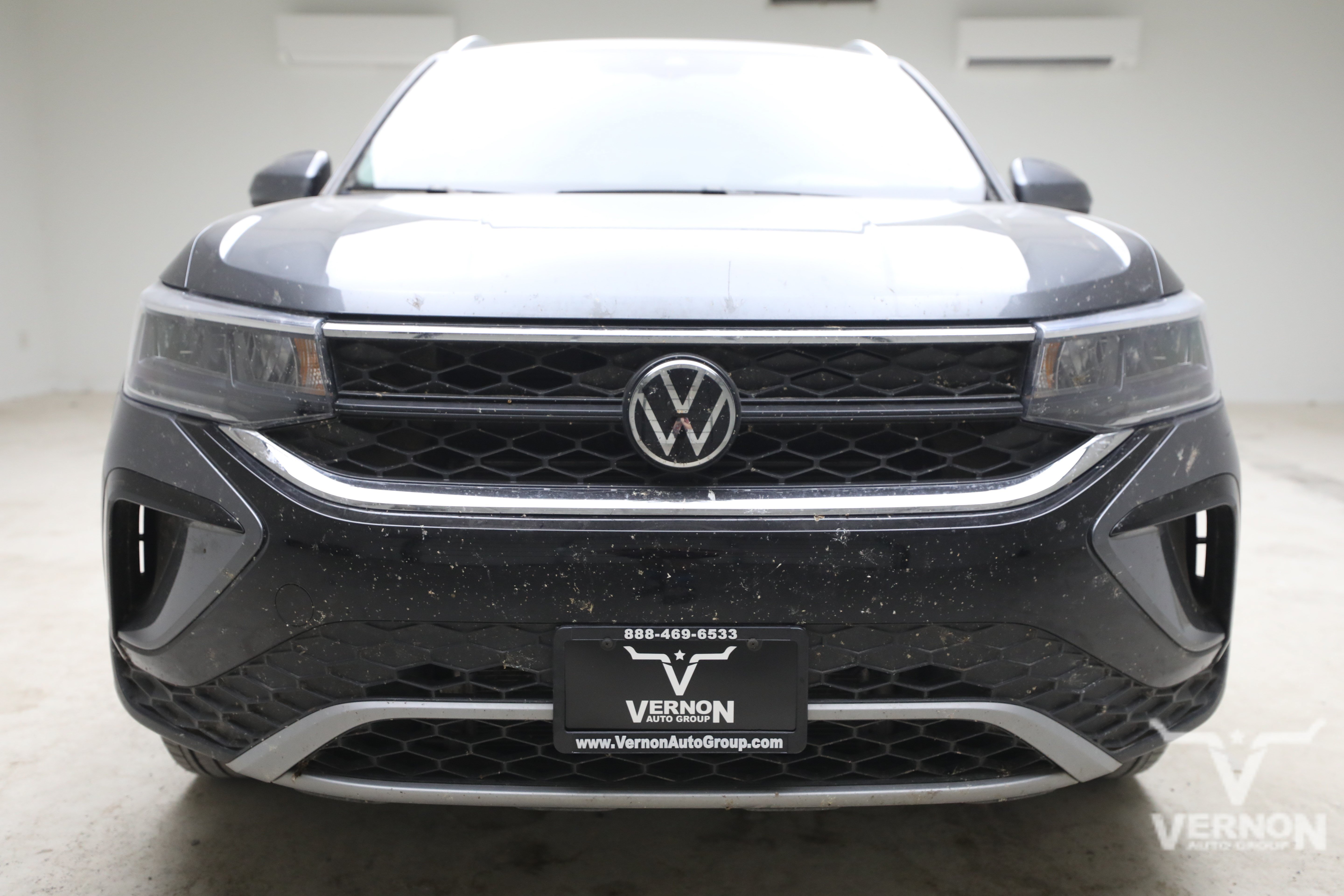 Used 2024 Volkswagen Taos SE w/ Panoramic Sunroof Package AWD/4WD image 6