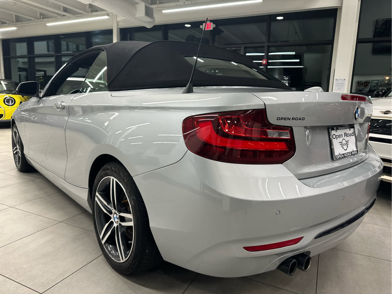 Used 2017 BMW 230i Convertible image 5
