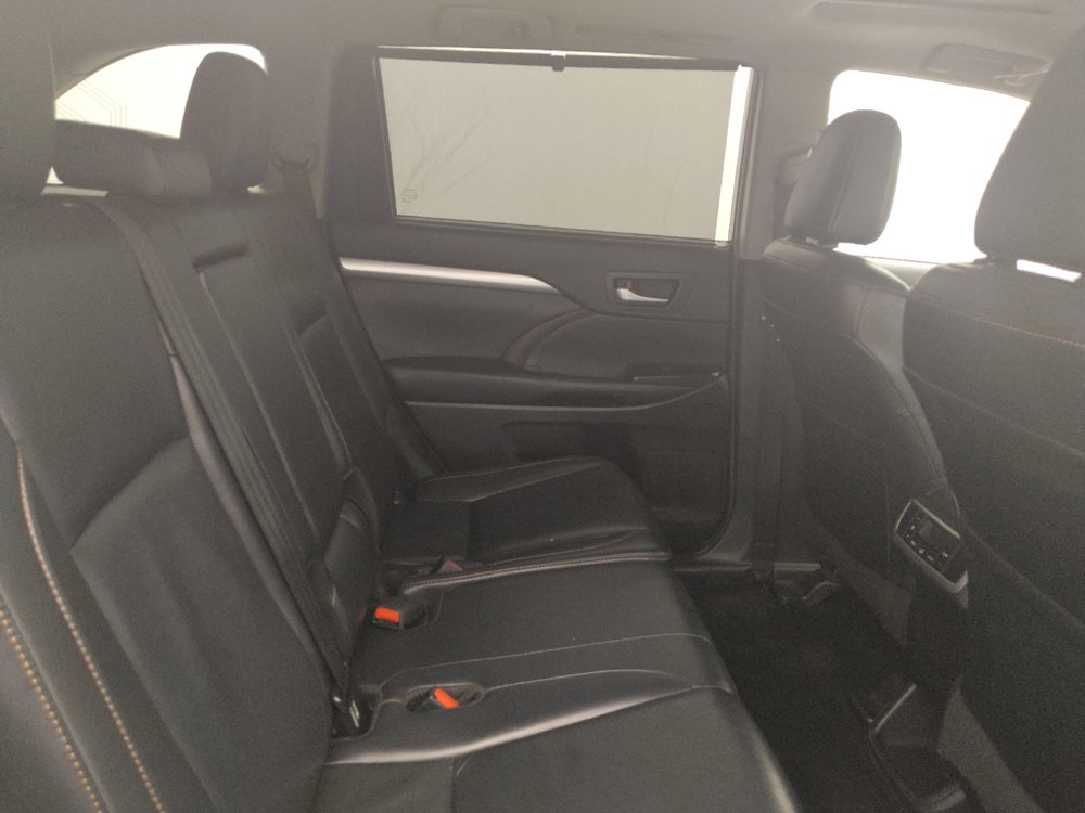 Used 2019 Toyota Highlander XLE AWD/4WD image 19