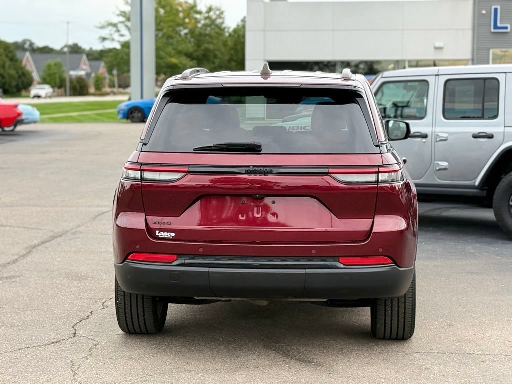 Used 2023 Jeep Grand Cherokee Altitude AWD/4WD image 36