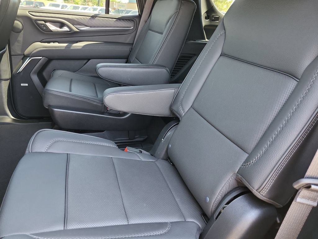 Used 2024 GMC Yukon Denali w/ Advanced Technology Package AWD/4WD image 15