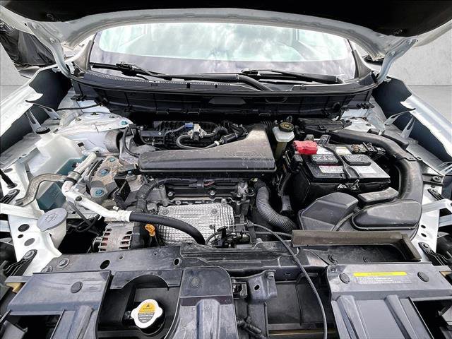 Used 2020 Nissan Rogue SV image 11