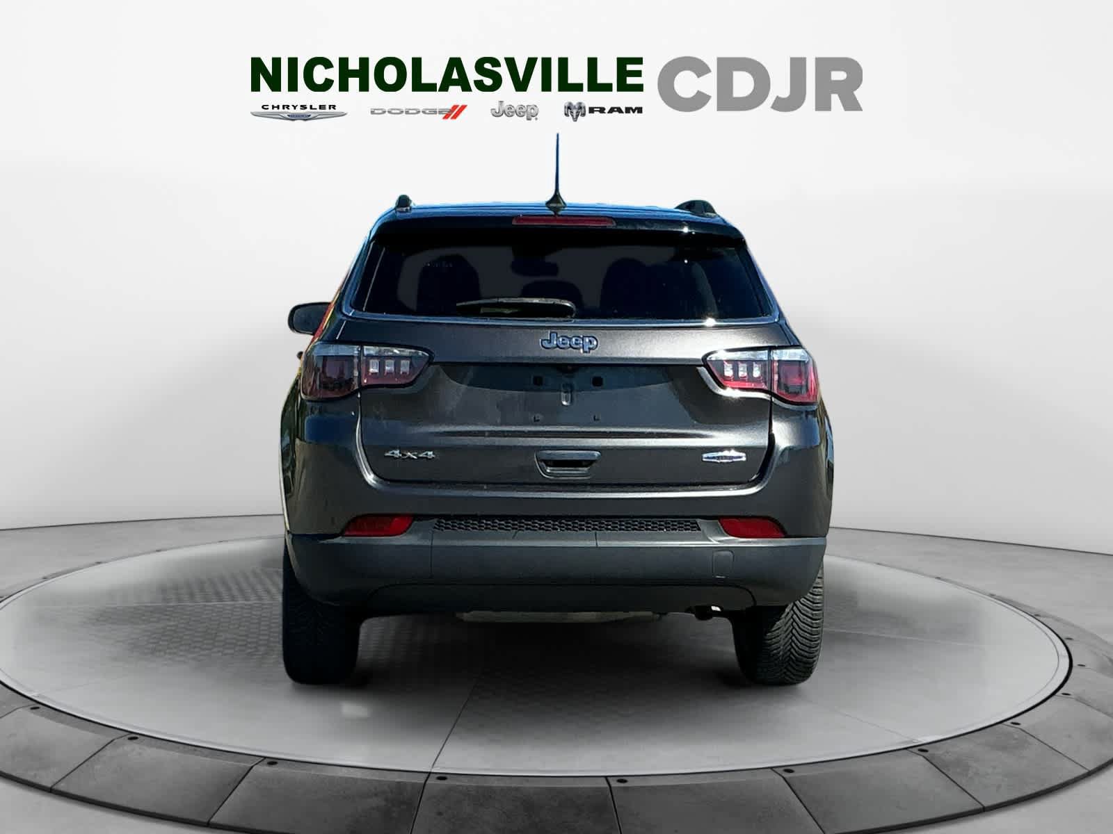 Used 2018 Jeep Compass Latitude w/ Popular Equipment Group AWD/4WD image 4