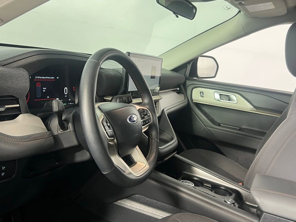Used 2025 Ford Explorer Active image 21