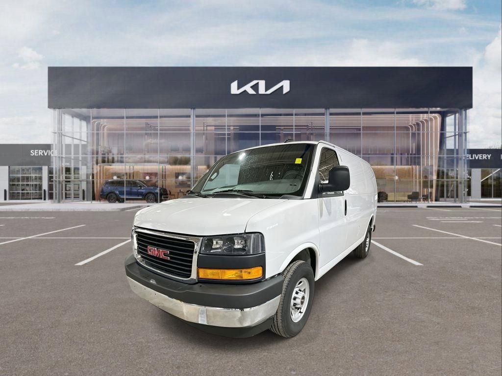 Used 2024 GMC Savana 2500 w/ Driver Convenience Package image 4