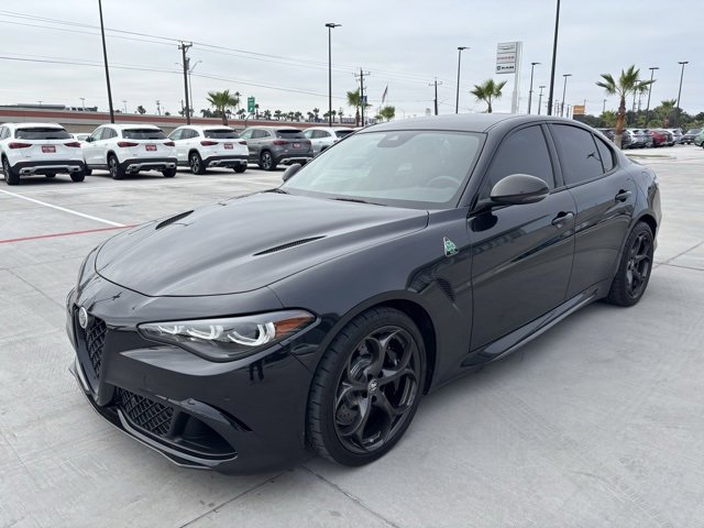 Used 2024 Alfa Romeo Giulia Quadrifoglio image 3