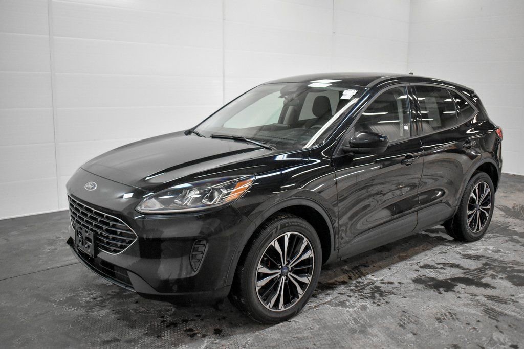 Used 2022 Ford Escape SE w/ SE Sport Appearance Package image 3
