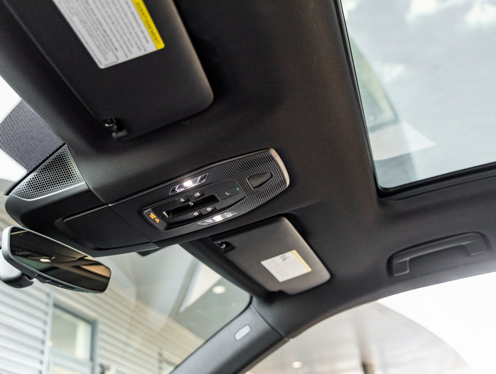 Certified 2025 Porsche Macan 4S Electric image 25