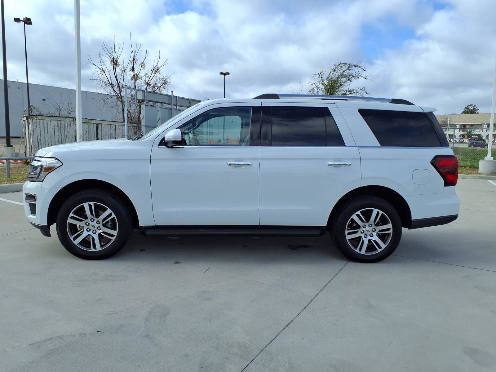Used 2024 Ford Expedition Limited image 8