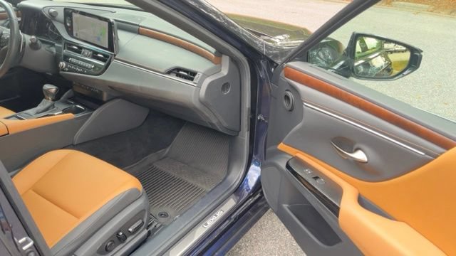 Used 2025 Lexus ES 350 w/ Premium Package FWD image 10