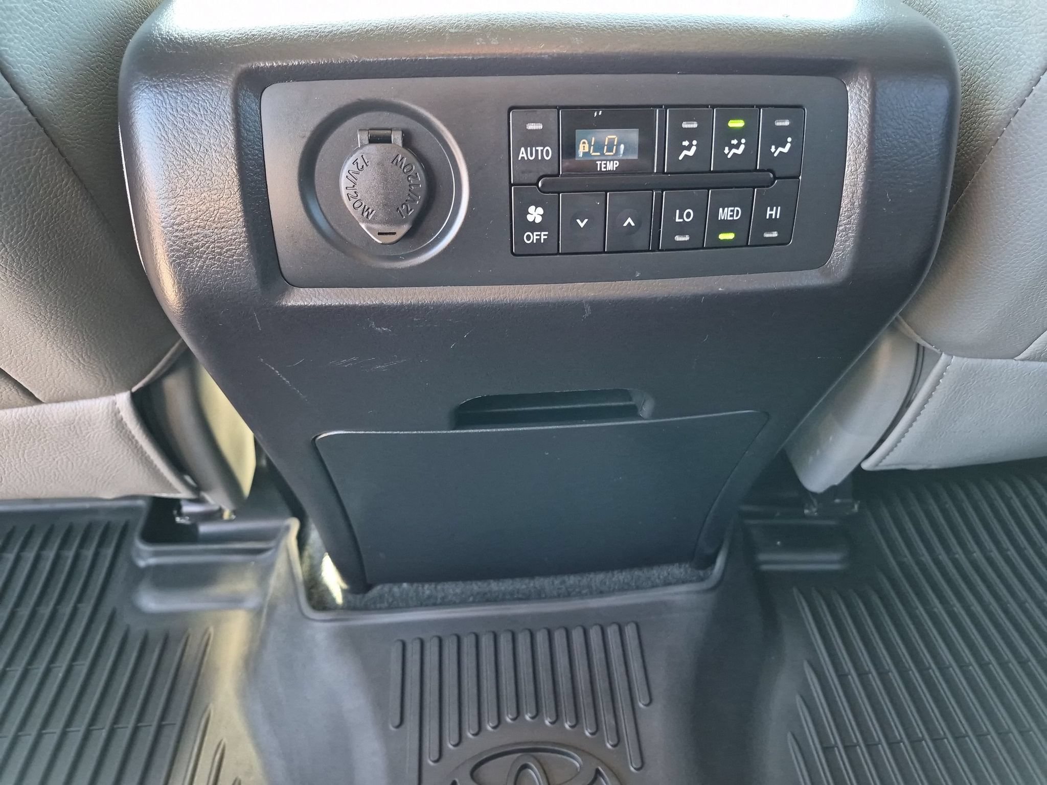 Used 2018 Toyota Sequoia SR5 w/ Premium Package AWD/4WD image 15