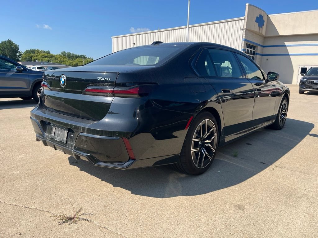 Used 2026 BMW 740i xDrive AWD/4WD image 4