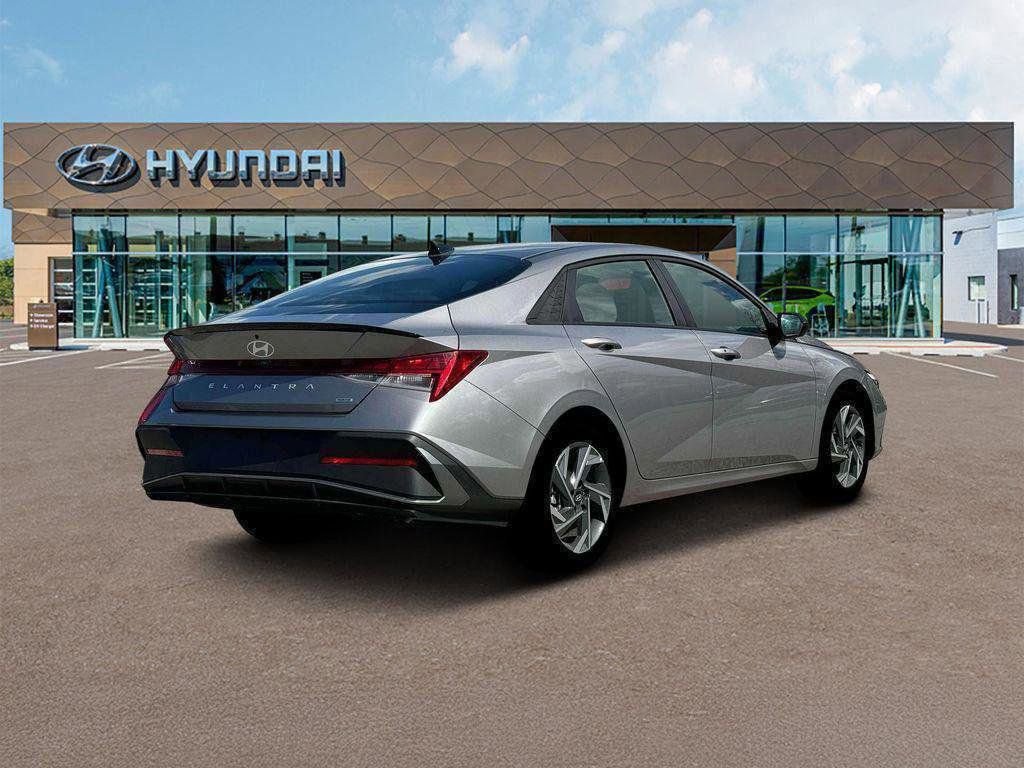 New 2025 Hyundai Elantra SEL image 7