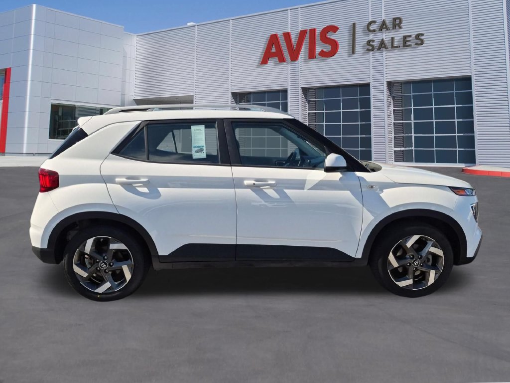 Used 2025 Hyundai Venue SEL FWD image 5