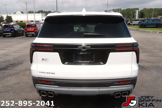 Used 2026 Chevrolet Traverse LT w/ Sun and Wheel Package FWD image 6