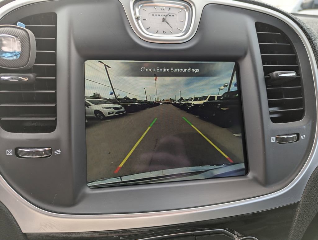 Used 2022 Chrysler 300 Touring image 25