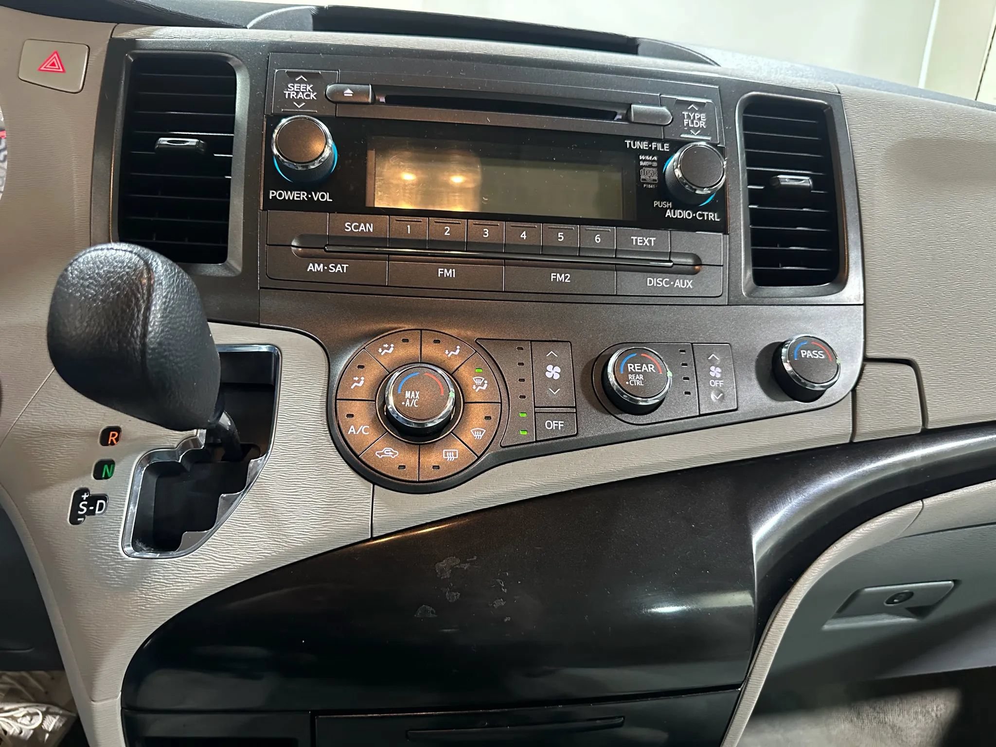 Used 2012 Toyota Sienna FWD image 40