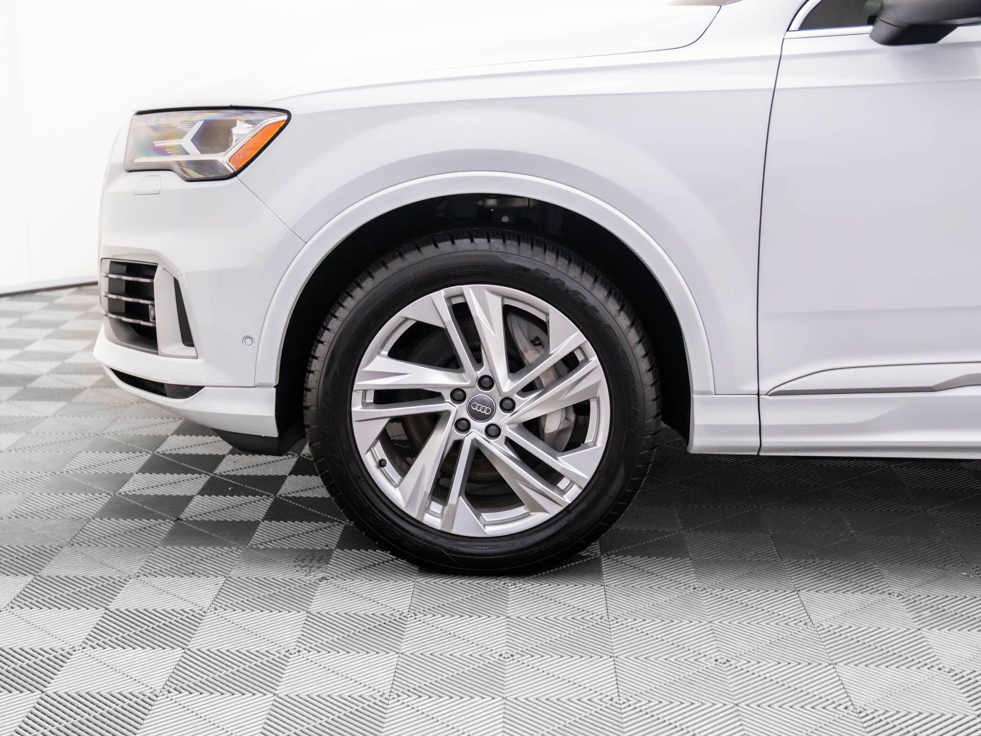 Used 2020 Audi Q7 3.0T Premium Plus image 33