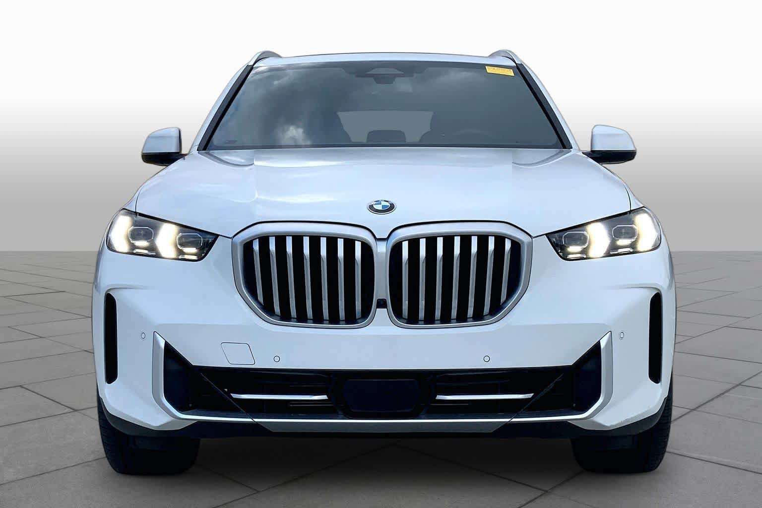 Used 2024 BMW X5 xDrive40i w/ Premium Package AWD/4WD image 4