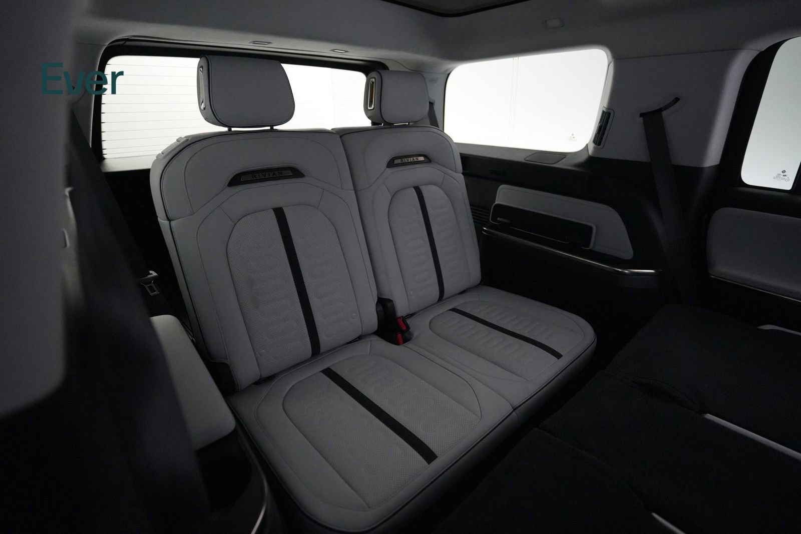 Used 2024 Rivian R1S Adventure AWD/4WD image 25