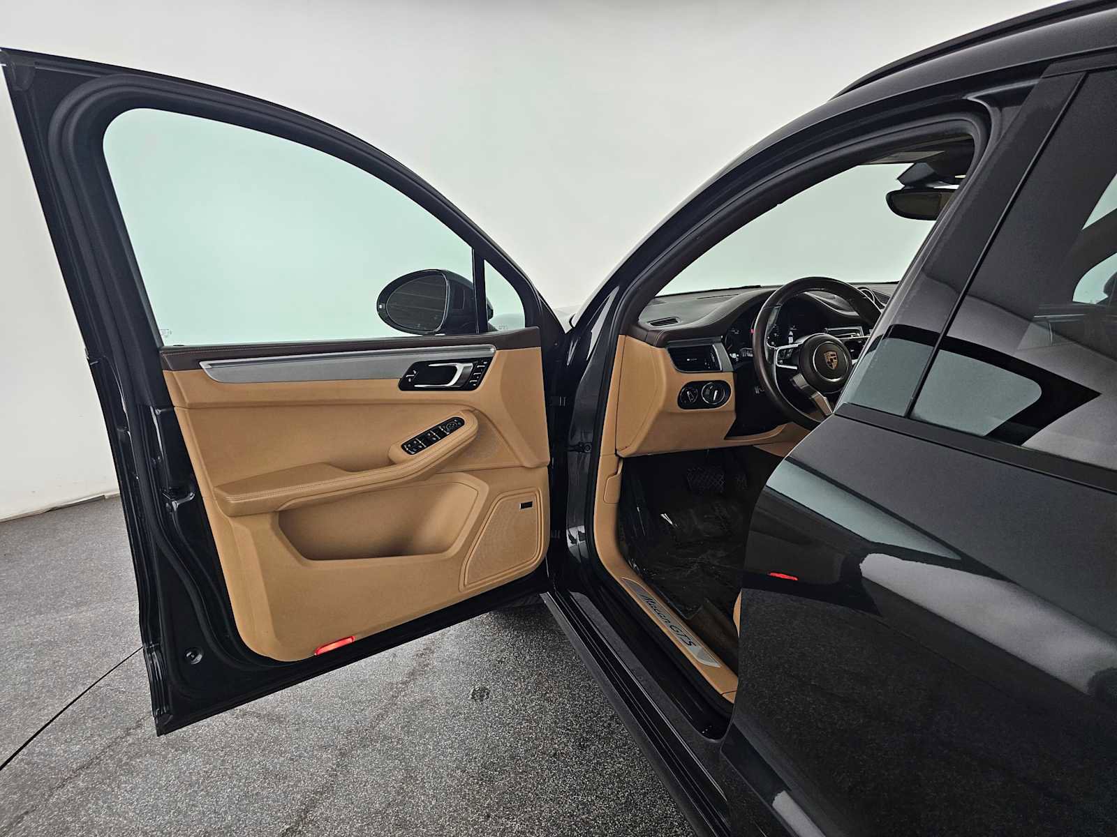Used 2018 Porsche Macan GTS w/ Premium Package Plus image 19