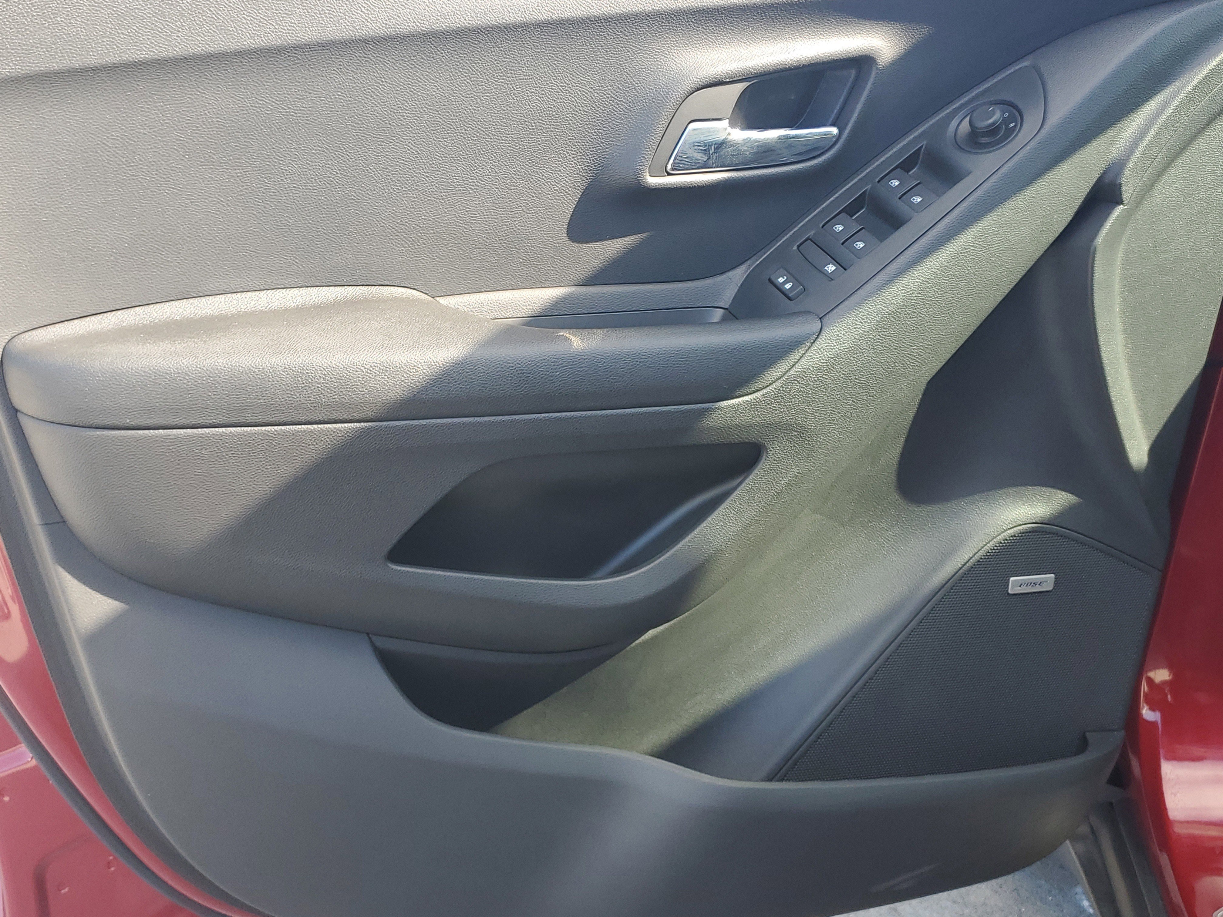 Used 2020 Chevrolet Trax Premier FWD image 19