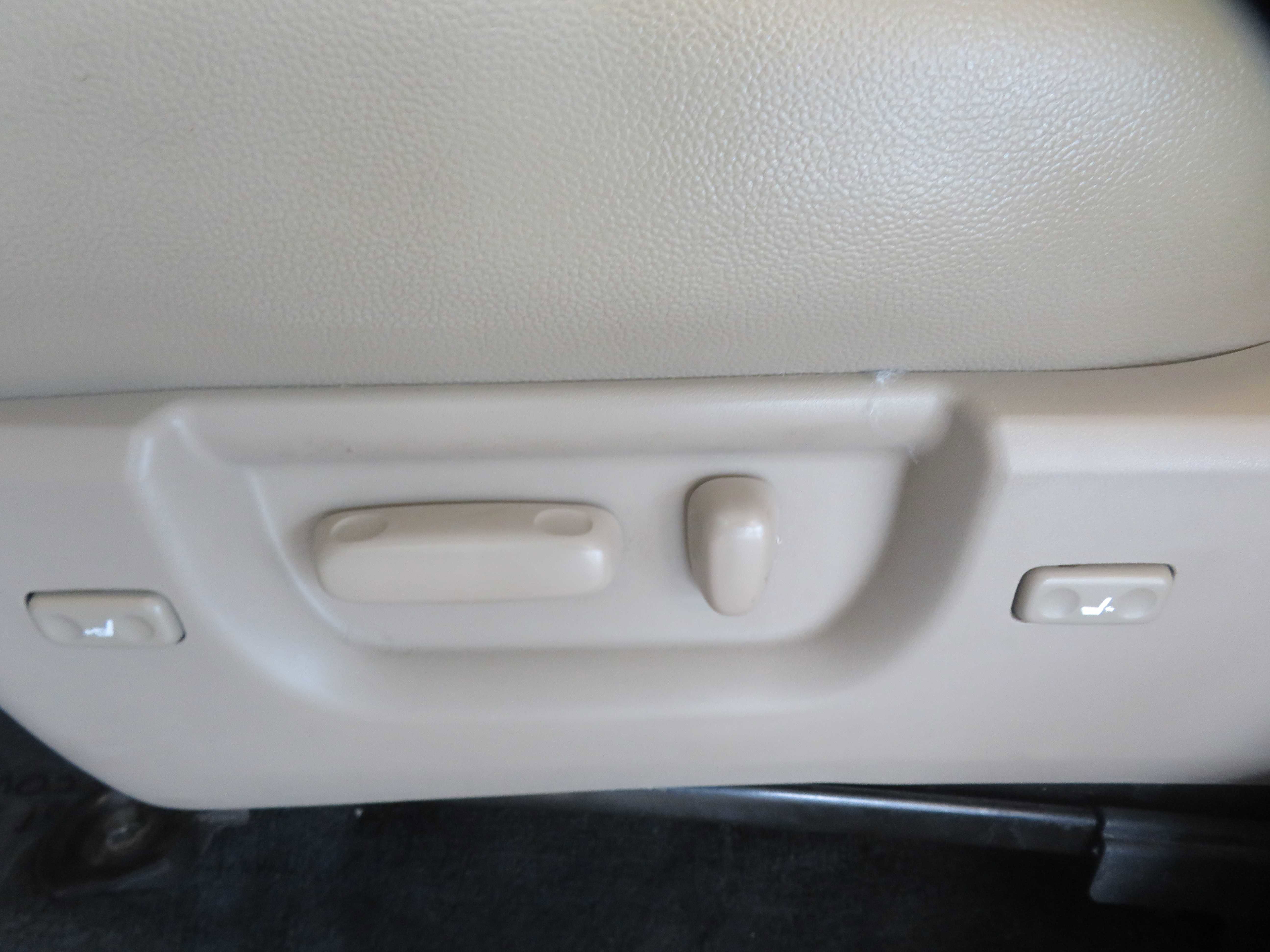 Used 2015 Toyota Sequoia SR5 w/ Premium Package image 16