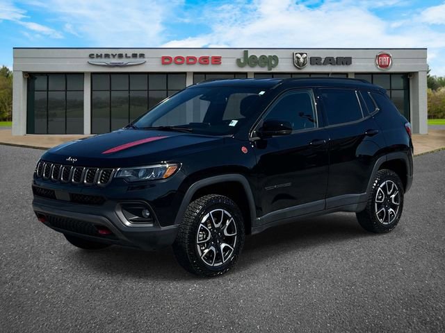 Used 2024 Jeep Compass Trailhawk w/ Trailhawk Convenience Group AWD/4WD image 10