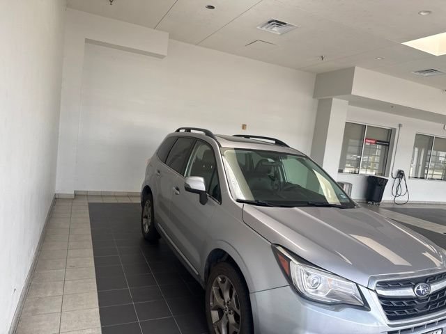 Used 2017 Subaru Forester 2.5i Touring AWD/4WD image 4