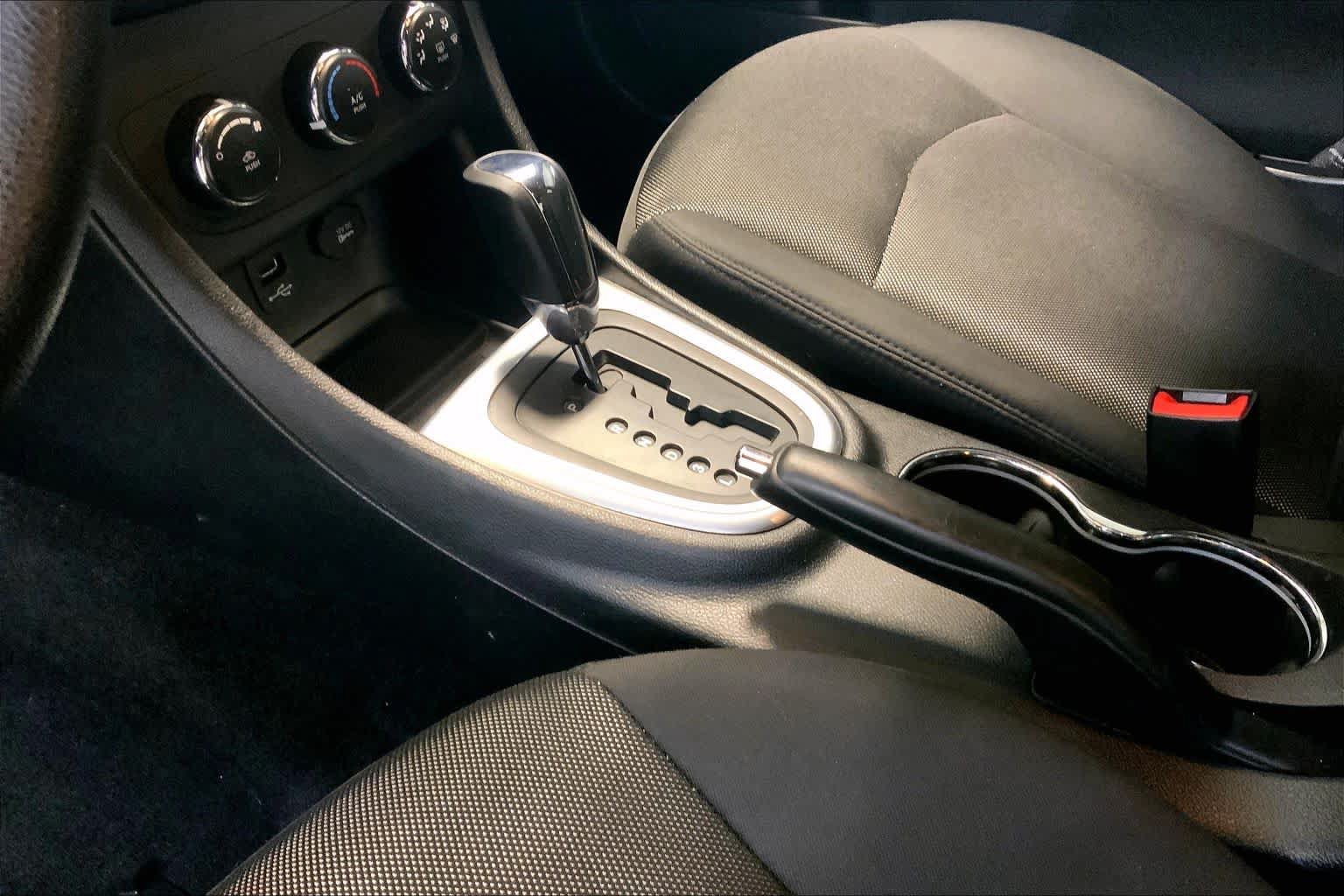 Used 2013 Dodge Avenger SE FWD image 15